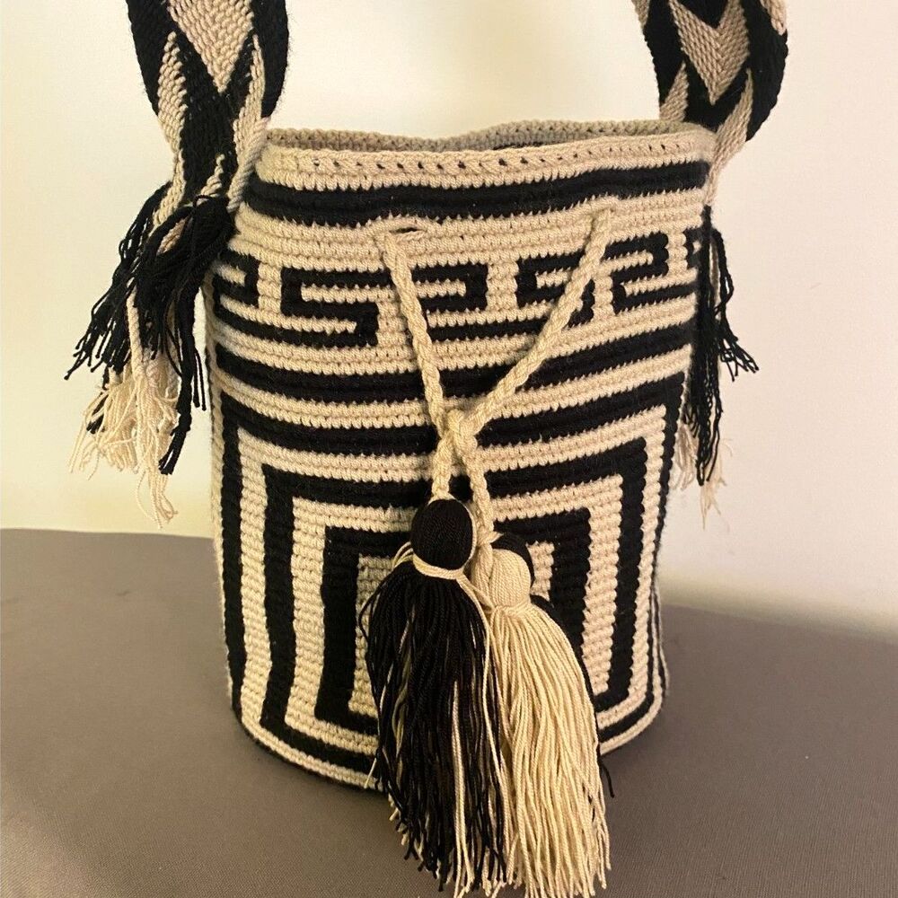 Colombian Wayuu Mochila Bucket Bag Handwoven Black Cream Geometric Shoulder - Picture 2 of 10